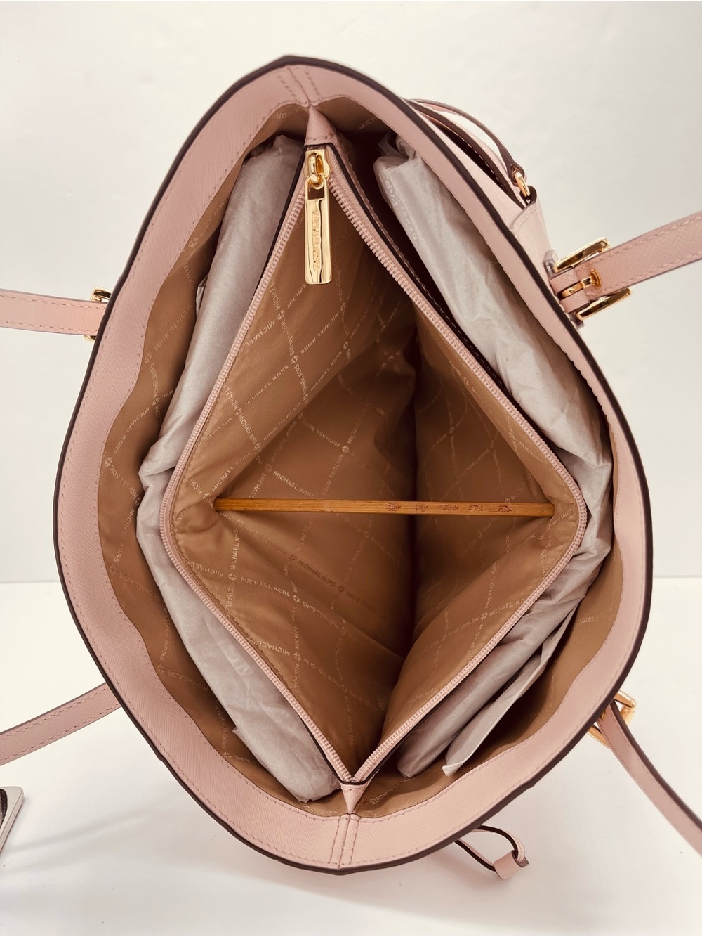 NWT Michael Kors Voyager Lg Saffiano Leather Shoulder EW Tote 
Powder Blush - Picture 10 of 16